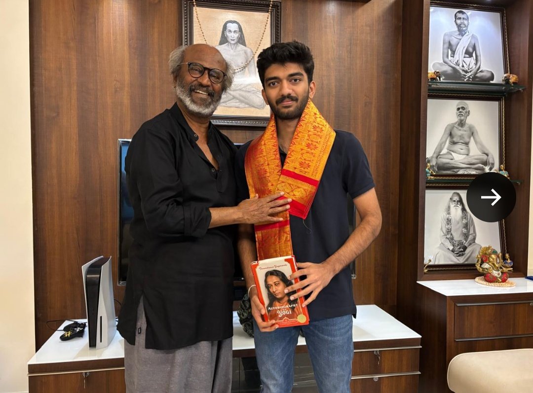 RitamAppKannada's tweet image. ವಿಶ್ವ ಚೆಸ್ ಚಾಂಪಿಯನ್ ಡಿ ಗುಕೇಶ್​ಗೆ ಉಡುಗೊರೆ ನೀಡಿದ ರಜನಿಕಾಂತ್, ಶಿವಕಾರ್ತಿಕೇಯನ್

ಚೆಸ್ ಚಾಂಪಿಯನ್ ಗುಕೇಶ್ ಅವರಿಗೆ #Rajinikanth ಮತ್ತು ಲ #Sivakarthikeyan ಭೇಟಿಯಾಗುವ ಅವಕಾಶ ಸಿಕ್ಕಿದೆ. ಈ ಸಂದರ್ಭದಲ್ಲಿ ಸ್ಟಾರ್​ ನಟರು ಗುಕೇಶ್​ಗೆ ಅಭಿನಂದನೆ ತಿಳಿಸಿ, ಉಡುಗೊರೆ ನೀಡಿದ್ದಾರೆ.

#WorldChessChampion #DGukesh  #Amaran