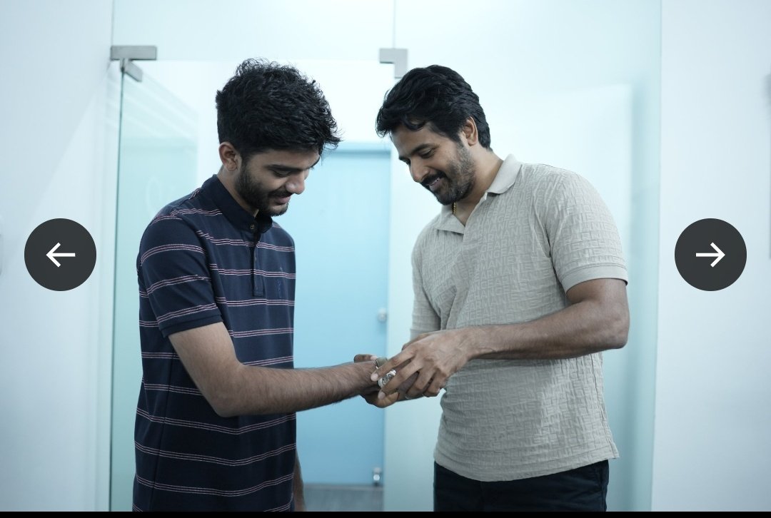 RitamAppKannada's tweet image. ವಿಶ್ವ ಚೆಸ್ ಚಾಂಪಿಯನ್ ಡಿ ಗುಕೇಶ್​ಗೆ ಉಡುಗೊರೆ ನೀಡಿದ ರಜನಿಕಾಂತ್, ಶಿವಕಾರ್ತಿಕೇಯನ್

ಚೆಸ್ ಚಾಂಪಿಯನ್ ಗುಕೇಶ್ ಅವರಿಗೆ #Rajinikanth ಮತ್ತು ಲ #Sivakarthikeyan ಭೇಟಿಯಾಗುವ ಅವಕಾಶ ಸಿಕ್ಕಿದೆ. ಈ ಸಂದರ್ಭದಲ್ಲಿ ಸ್ಟಾರ್​ ನಟರು ಗುಕೇಶ್​ಗೆ ಅಭಿನಂದನೆ ತಿಳಿಸಿ, ಉಡುಗೊರೆ ನೀಡಿದ್ದಾರೆ.

#WorldChessChampion #DGukesh  #Amaran