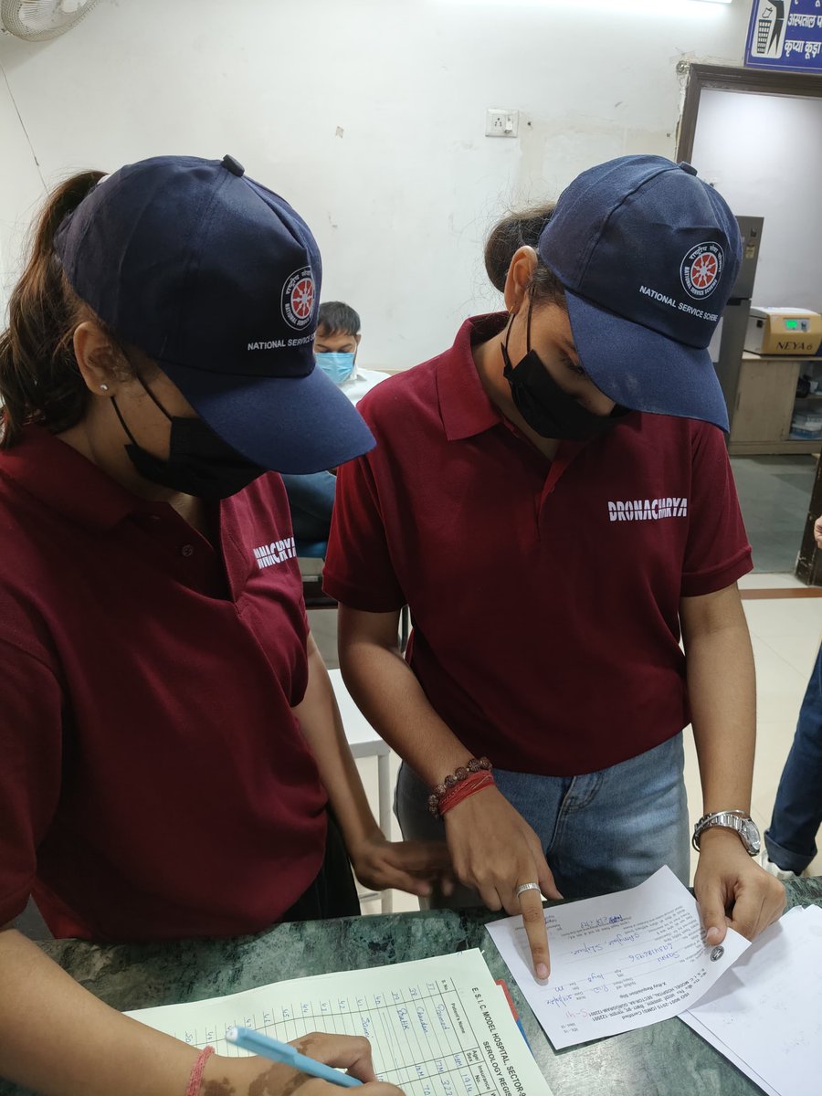 DCENSS1's tweet photo. Day 2 of 🪔✨ Diwali With My Bharat ✨🪔

DCE students continued to spread Diwali cheer through community service! Guided by our NSS team, they joined the Merchant Association &amp; local hospitals for cleanliness drives and safety campaigns. https://t.co/GJe2egY9wo