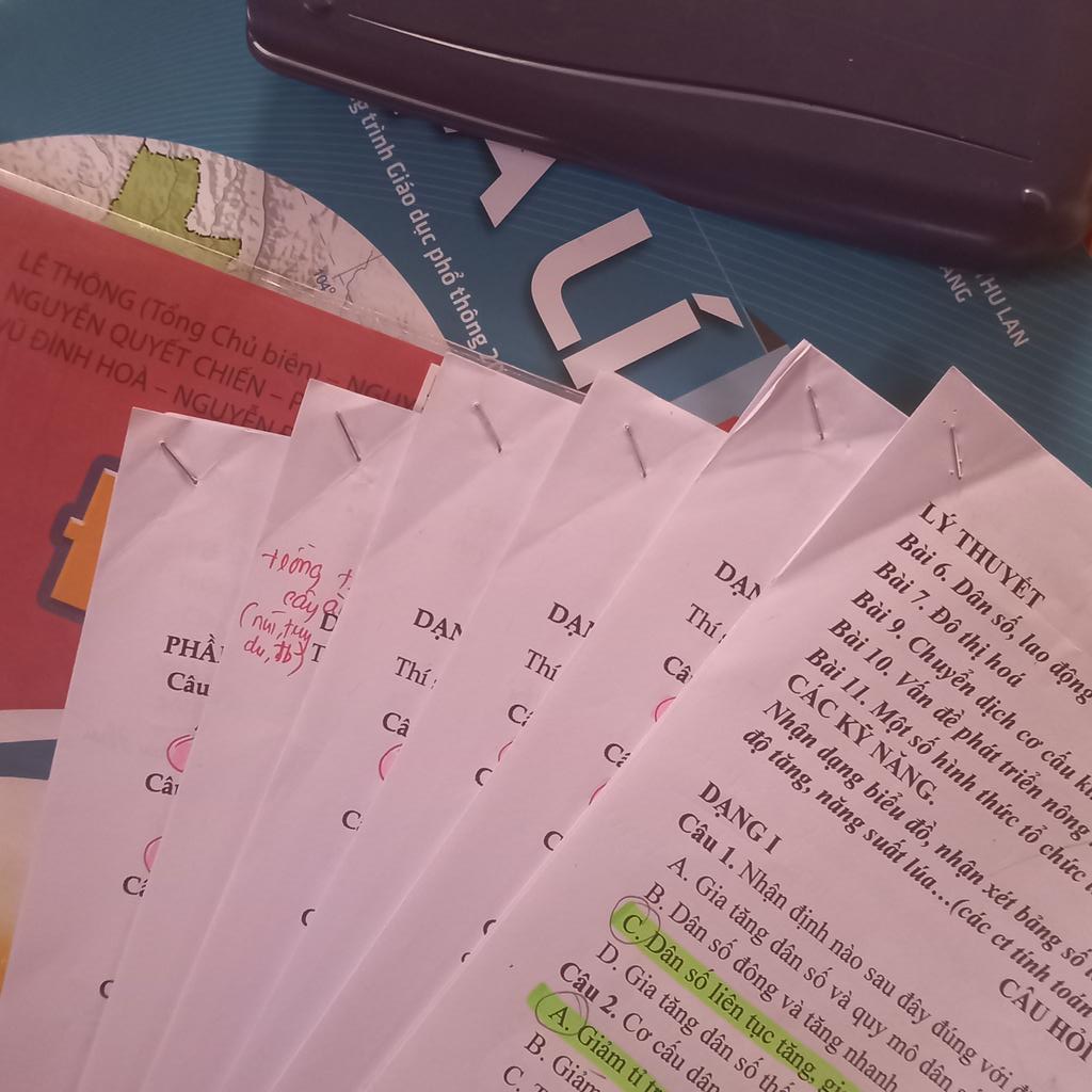 ryiikar_'s tweet photo. mai là ngày thi tốt cùng ròi aaaa, mong là suôn sẻ https://t.co/CQnGmp1TXf