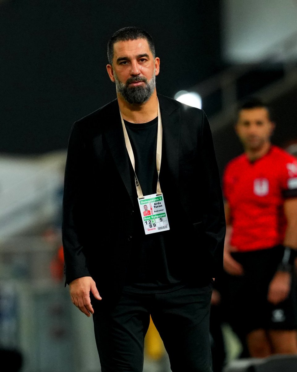 Hüseyin Yücel: "Galatasaraylı Arda Turan'ın, Beşiktaş'a teknik direktör olarak gelmesine şahsen karşı değilim ancak Beşiktaş camiası Arda Turan'ı kaldıramaz. Eksi krediyle başlar. En ufak bir tökezlemesinde, tribünler sahaya iner."