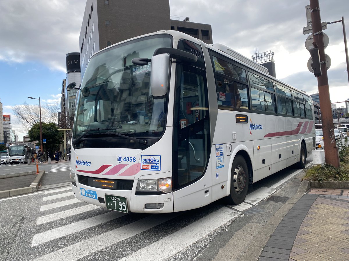 BusPhoto's tweet photo. #西鉄バス #高速バス 2024.12.25
4858 筑豊200か799
#エアロエース #ms96
筑豊も800超えたかな? https://t.co/9AHhDAzvki