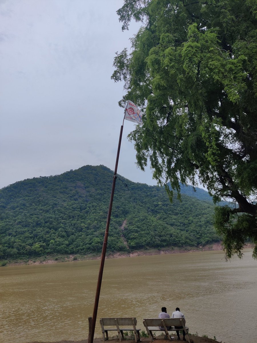 PK_Follower_SS's tweet photo. @Saiteja253 Perantalapalli village near papikondalu, east godavari.

Nenu kuda vellina akkadiki🔥 https://t.co/inVpBHwAt3