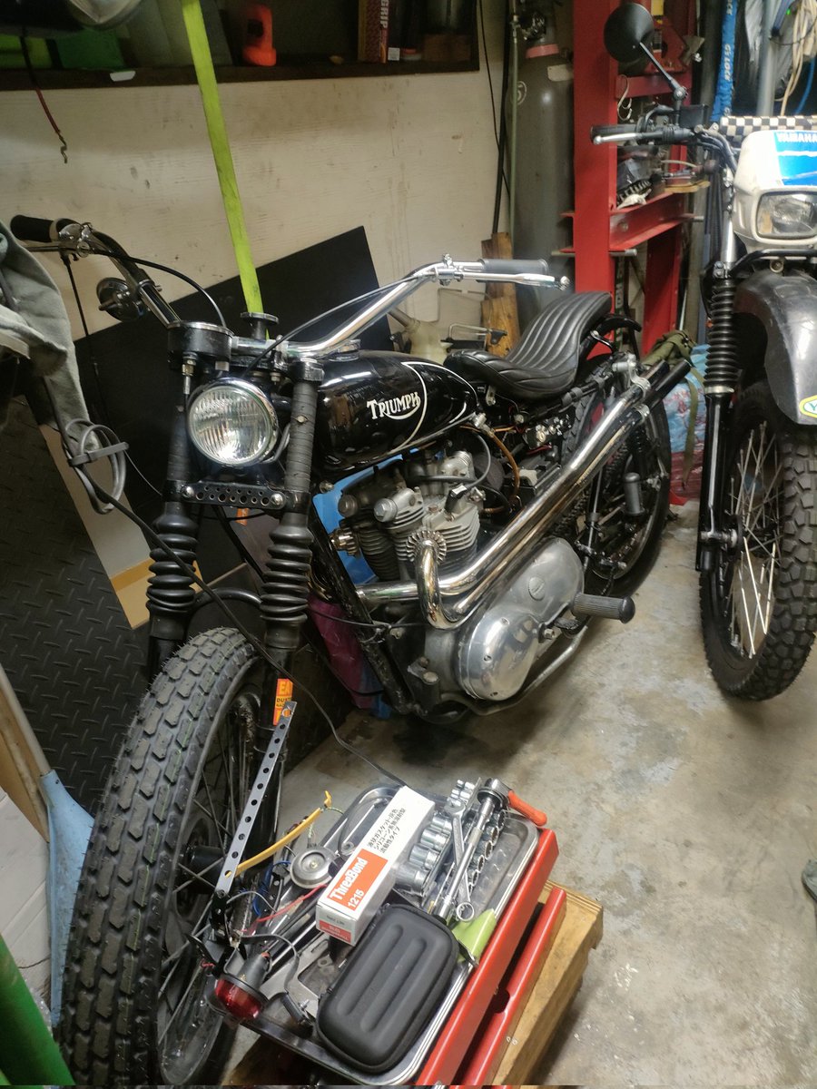 budfoodstuff's tweet photo. 形になった。
USBは目立たないシート下に移動。
#Thunderbird #triumph #oldtriumph #triumphmotorcycle #英車 #motorcycle https://t.co/OD3i1oH2yR