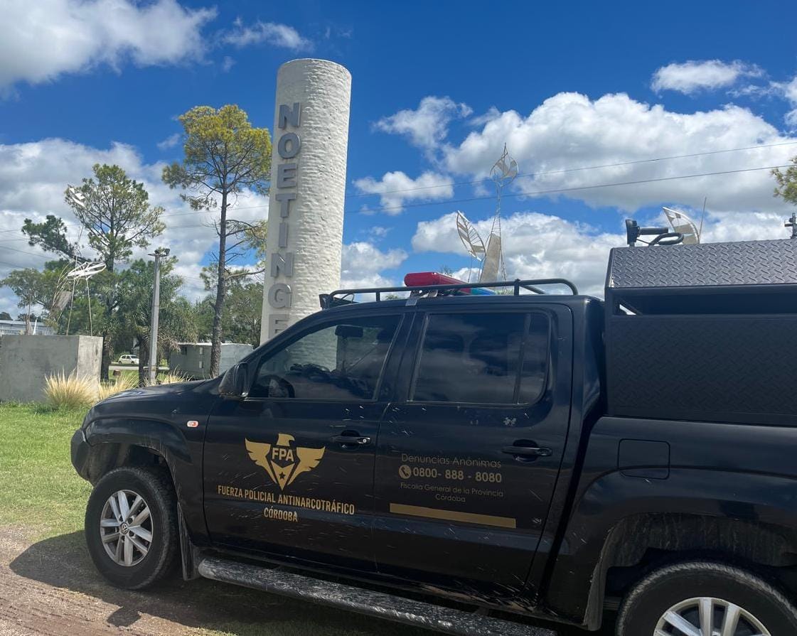 FPAcba's tweet photo. La Compañía de Intervenciones Especiales de la #FPA 🦅, realizó un operativo de patrullaje inteligente en #Noetinger.
Durante el dispositivo, se llevaron a cabo controles en puntos estratégicos y espacios verdes. #Prevención #Seguridad https://t.co/MFQWMN2U2U