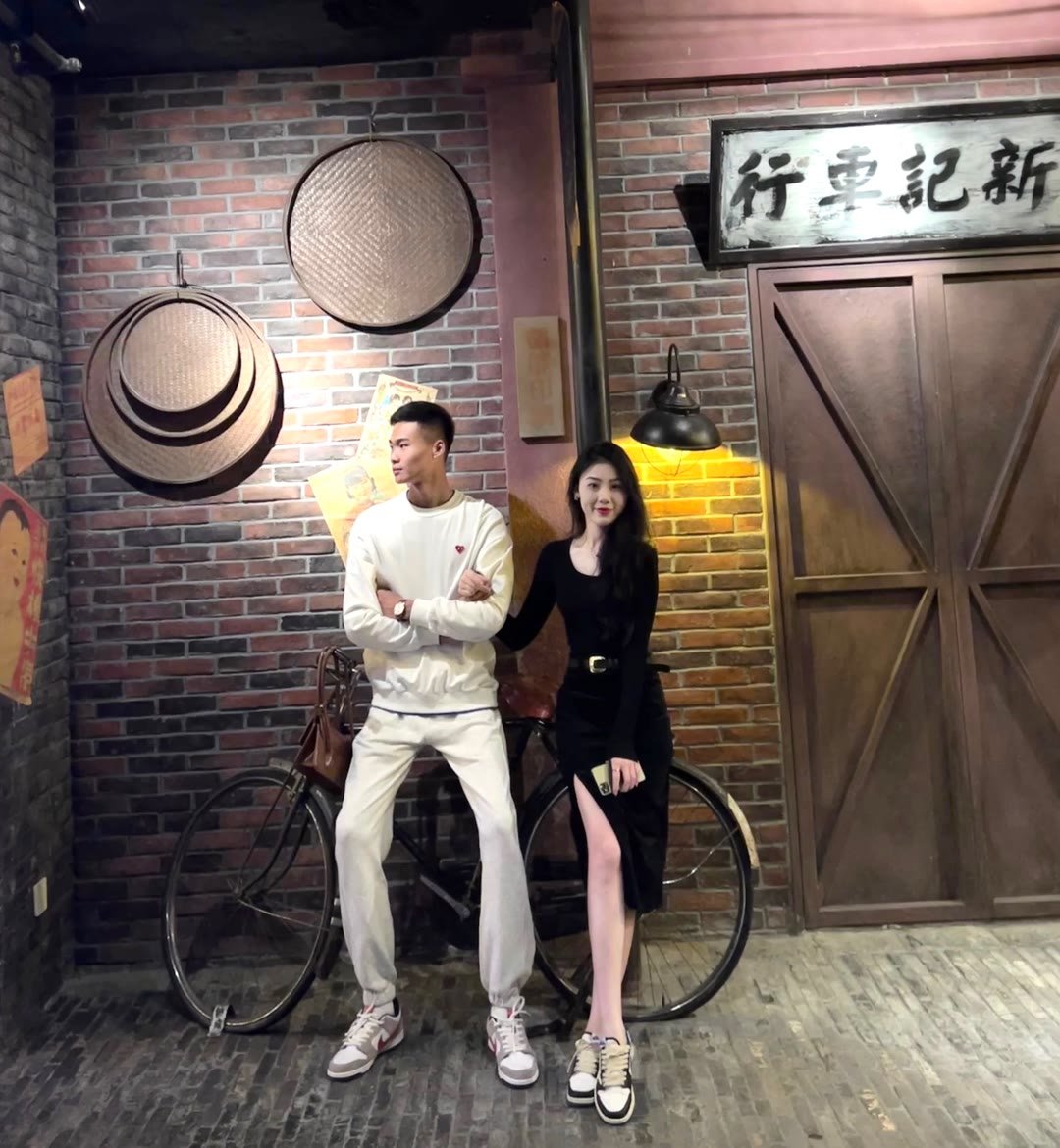 机组的机长说要一起吃饭，本来还在和我傲娇，装的一副高冷男生的样子…

结果当我骑在他身上的时候，他就缴械投降了～

如果是你话，被女上位这样交合着坐着，能坚持多久呢～
（私信可报名，持久的优先！） https://t.co/KB6tI1Ab2N