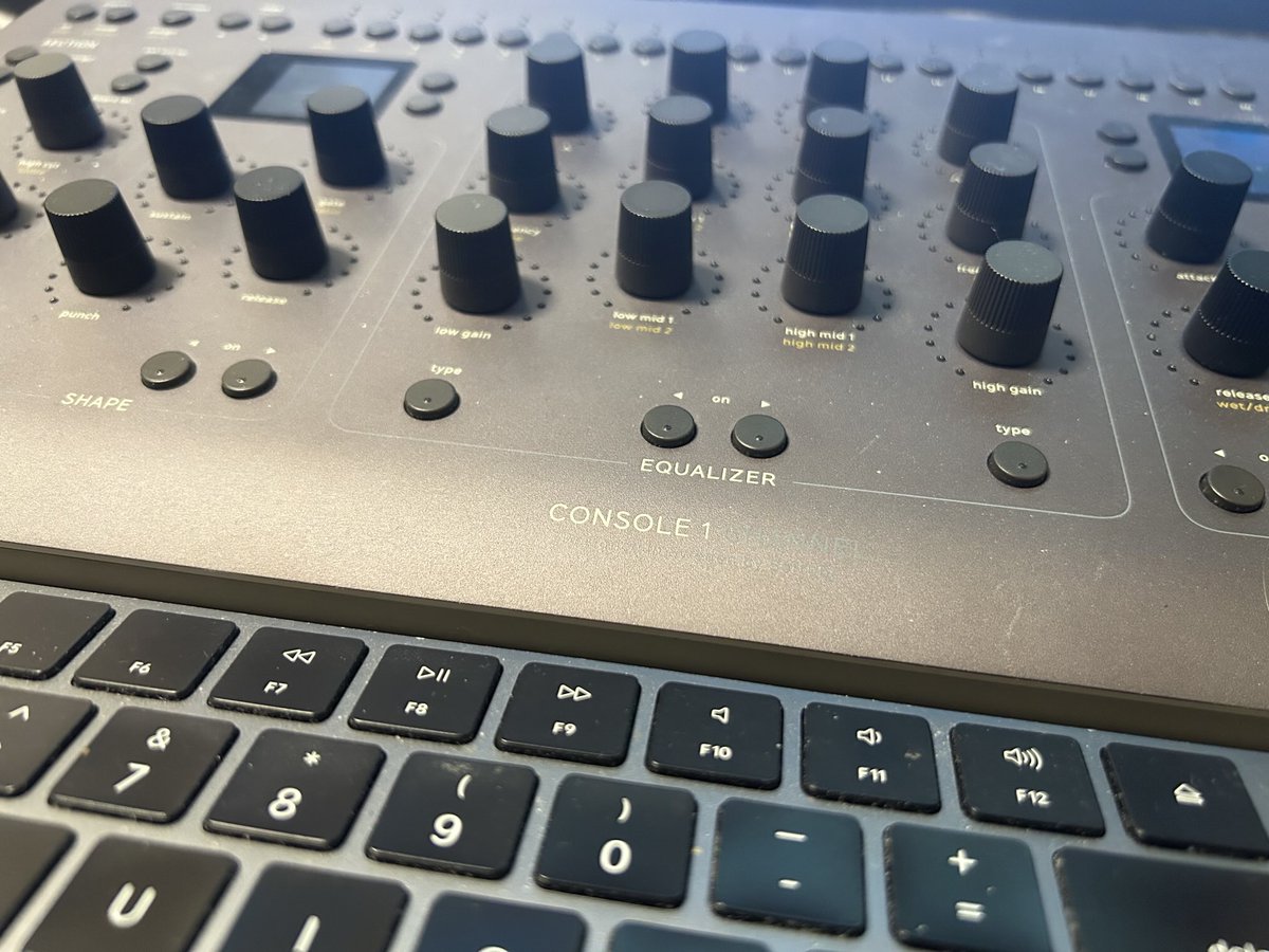 nman_atk's tweet photo. 近年コンソールワン多用
#mix
#console1 https://t.co/He9kXjekO4