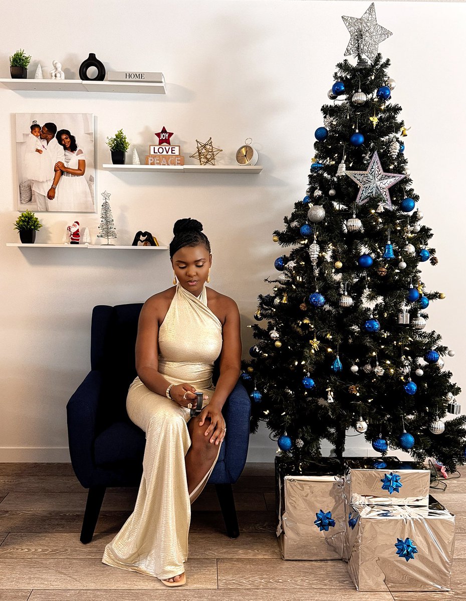 topeBadru's tweet photo. Merry Christmas from me and Mine. 🥳 https://t.co/iSzAPLQC6Q