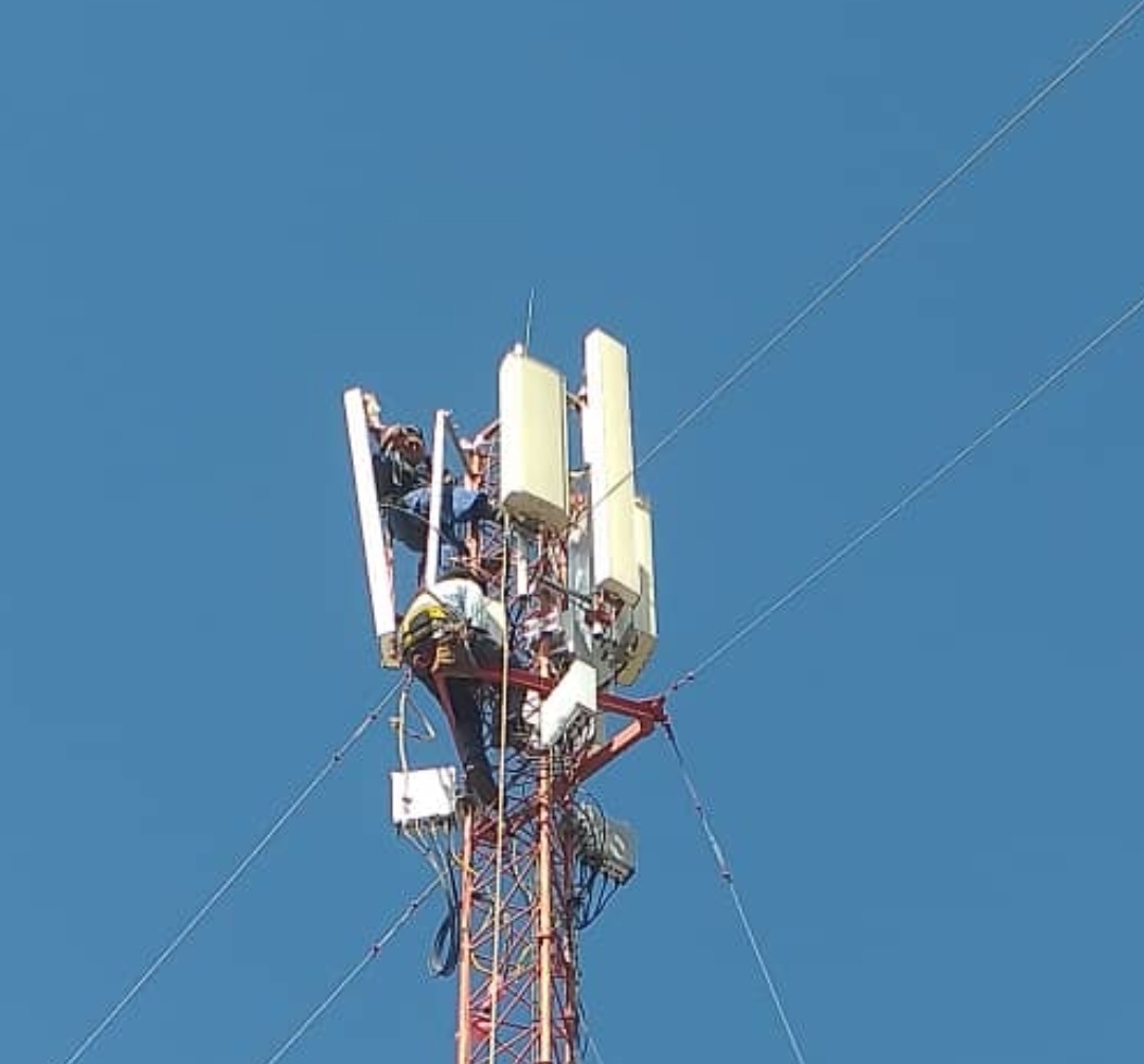 kevincastro112's tweet photo. Los dias festivos constituyen los dias de más alto tráfico en la red de @ETECSA_Cuba, nuestra empresa toma todas las medidas para garantizar todo el tiempo la estabilidad del servicio y que siempre podamos estar #enlineaconelmundo. https://t.co/BBejz9QEXL