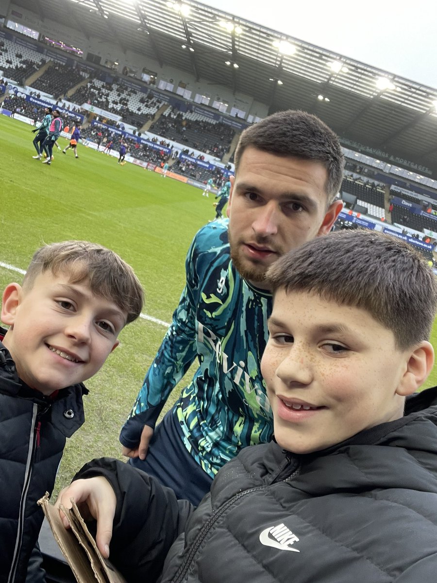 #SwansMatchDay 🎅🏼 ⚽️