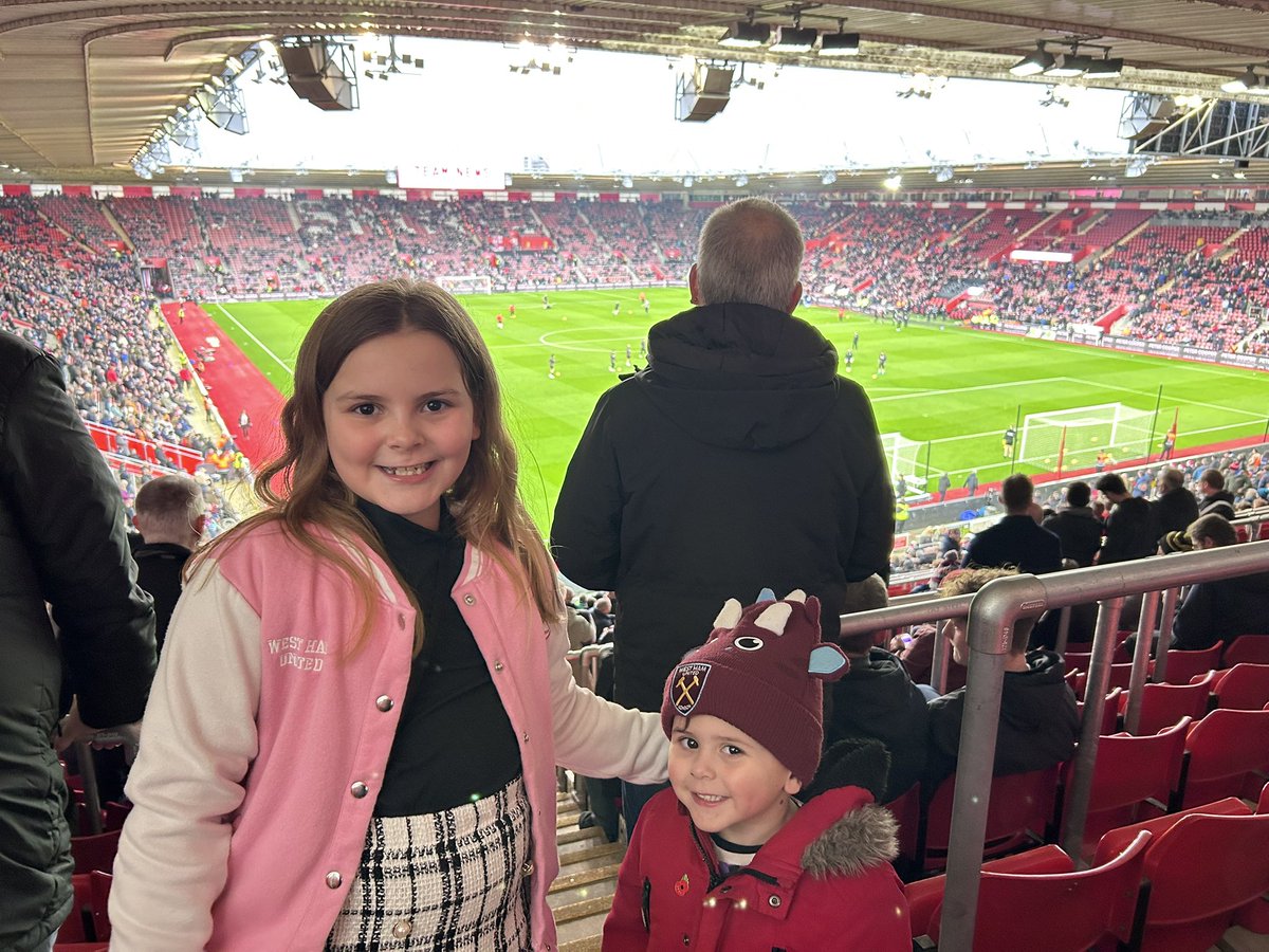 JWhufc's tweet image. Kingsley’s first awayday at 3 years old 😍 Elisiya is hoping for another shirt 😂come on you Irons ⚒️ #awaydays #whufc