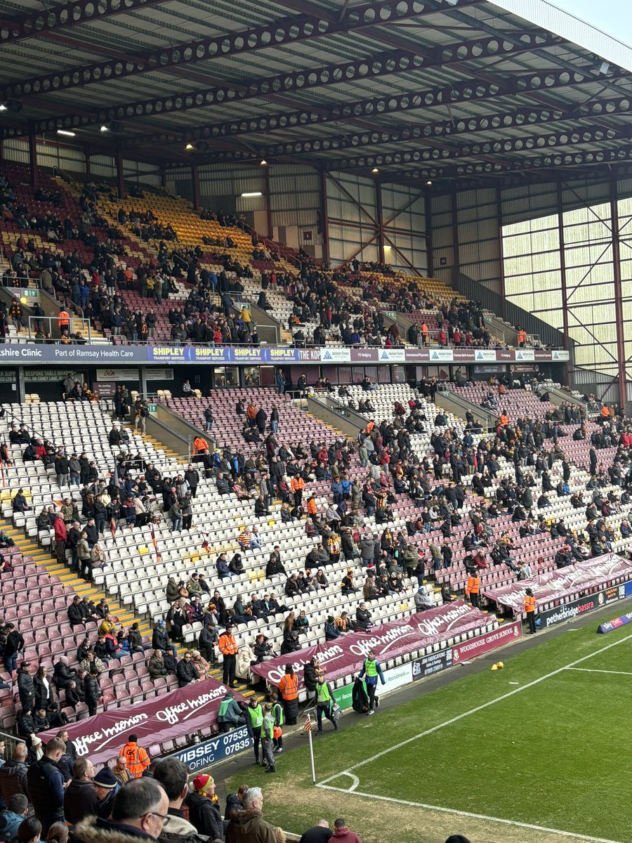 dannym97's tweet photo. 15 mins before kick off on Boxing Day…..#Sparksout #RuppOut #bcafc #bantams https://t.co/dkk3L9kqbc