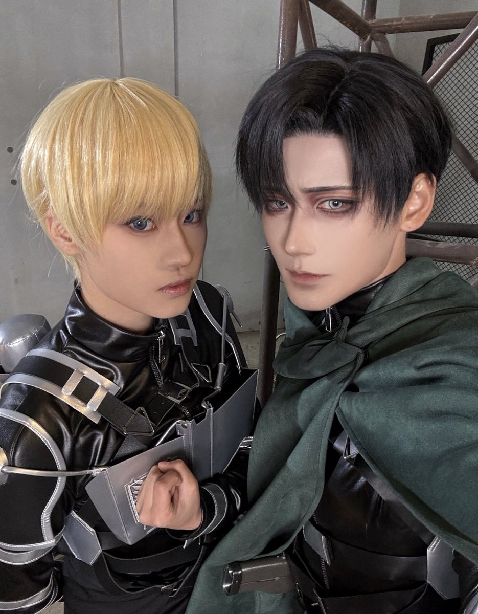 migo_mir's tweet photo. 团建集邮

#进击的巨人 #cos #利威尔 #兵长 https://t.co/pl7mPY4frQ