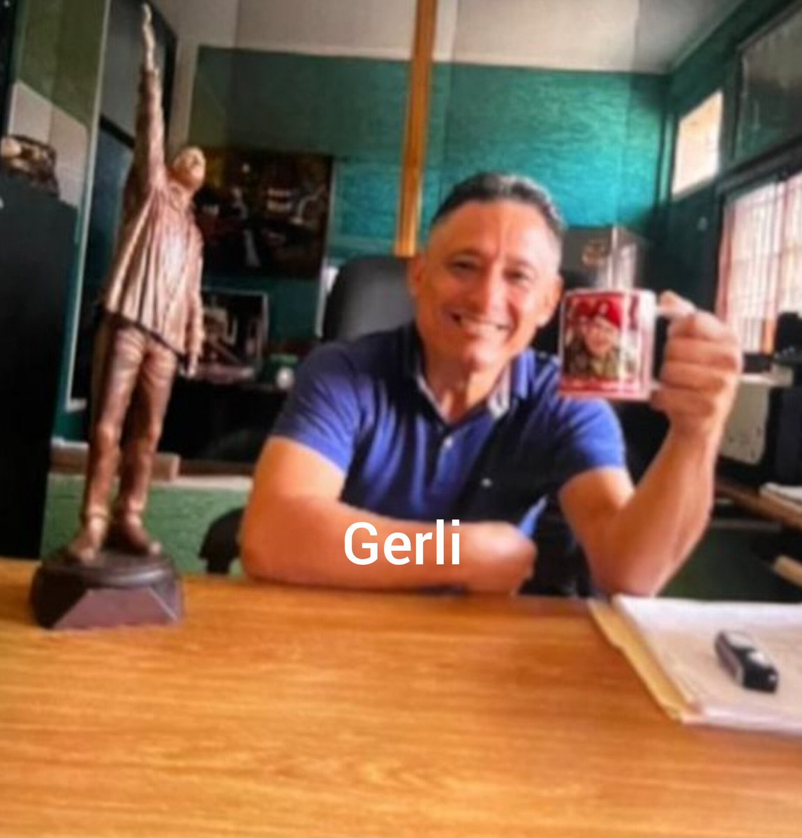jesusmedinae's tweet photo. ¡Se cayó con kilos! Está empresa: "latinoamerican oil petróleo gas,  y energy" del alacrán José Brito que está a nombre de su hija María Euguenia Brito, Alejandro Terán y Gerli, este último es un testaferro de Brito y que tiene una finca en el Municipio "Simón Rodríguez" dónde son productores de carnes. Brito tiene otras empresas y la alcaldía que maneja su mujer tiene un déficit de 600.000 dólares faltantes que se "perdieron". Por cierto, el mismo es escoltado por funcionarios del SEBIN y su vivienda en los palos grandes se la pasa llena de "prepagos". (Esto NO es campaña falsa, esto es la realidad) Diosdado ahí está tu hijito, tu eres el que apadrina a este delincuente de tal palo tal astilla.