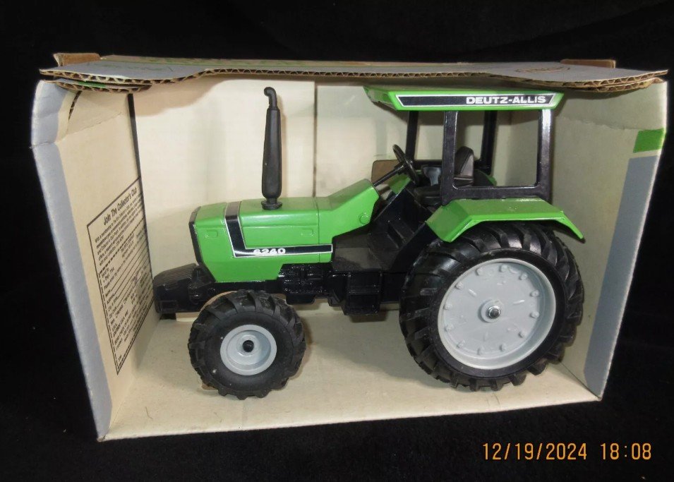 RusticTrove's tweet photo. NEW 1986 Ertl 1:16 Deutz-Allis 6240 Tractor #1269 NOS https://t.co/eniVYm1jyc #eBay via @eBay #Agriculture #Ertl #farmer #farming #farmlife #tractor #vintage #Vintagetoys #toycollector #JohnDeere #collectible #gifts #toytractor #tractors #Duetz #allis https://t.co/gPLNmRc2p0