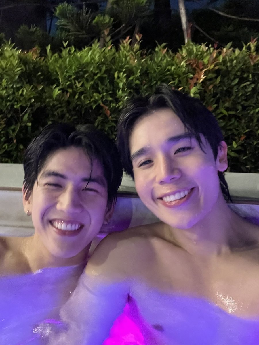 gg_jms_'s tweet photo. ไม่ได้เห็น จมซ.เซลฟี่ด้วยกันมานานแล้วเหมือนกัน   👉🏻👈🏻 https://t.co/q4xr1NeDdW