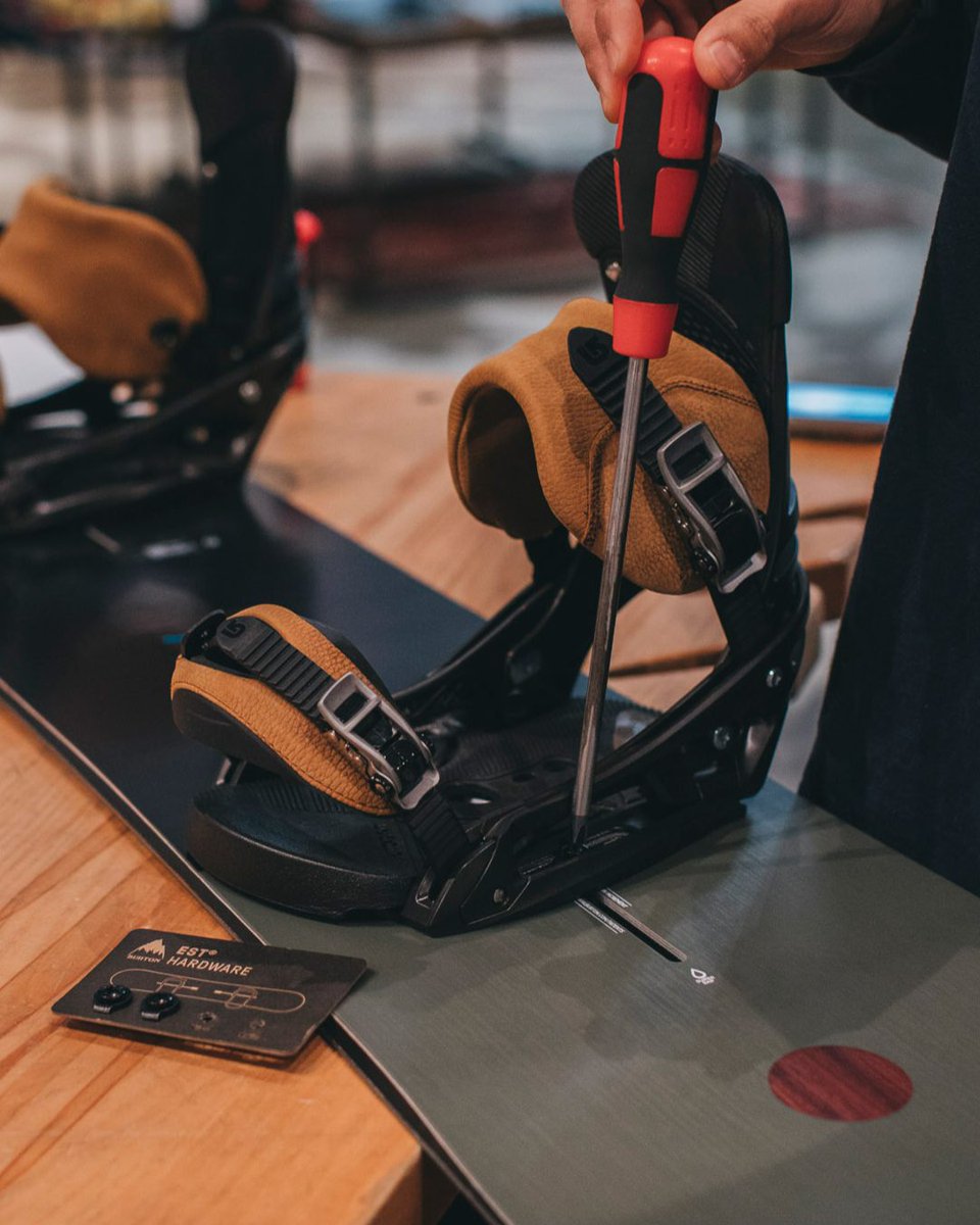 Need help getting your Christmas complete setup? 

Call our team of Burton Guides, our in-house gear experts, or stop by any of our Burton Flagship Stores for a complimentary new gear setup. Learn more about our Rider Services offerings: brtn.co/3z6PHoo