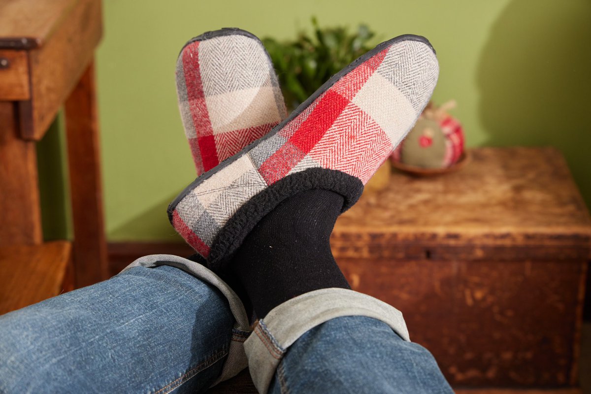 Homeys's tweet photo. The most feet uppiest day of the year! 😃☕️ #homeysslippers #homeys #house #home #comfort #slippers #BoxingDay https://t.co/hJqKZXLVd6