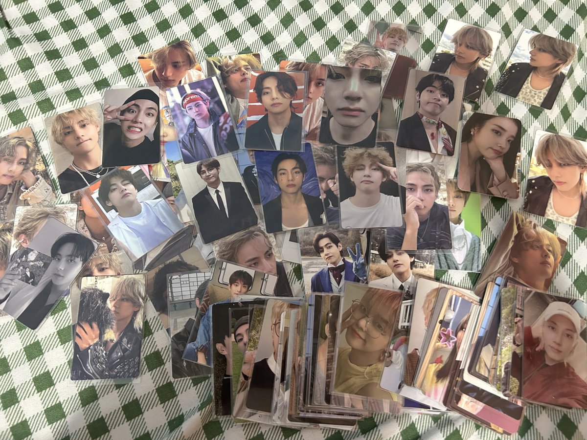 tkgeum's tweet photo. interest check ic ph 

take all seventeen and bangtan pc (mostly taehyung) with dvd pc

freebies ko na albums and dvd sets 😬 tho the boxes are not that in good conditions 

bts seventeen svt pc photocard ph taehyung v dvd https://t.co/QZtfaT9sm6