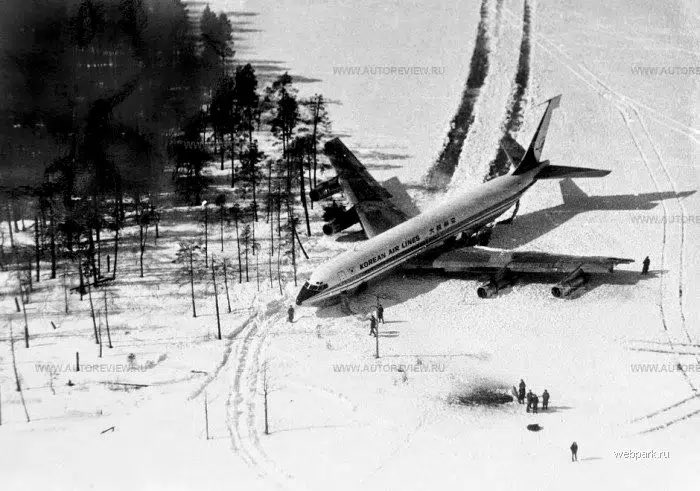 🇷🇺 Liste des avions abattus par la Russie :

▫️MH17, le 17 juillet 2014, pendant la guerre du Donbass, un Boeing 777 malaisien est victime d'un tir de missile sol-air Bouk-M1, tiré par les séparatistes pro-Russes qui l'ont pris pour un avion militaire ukrainien.

▫️Les 21 &amp; 22