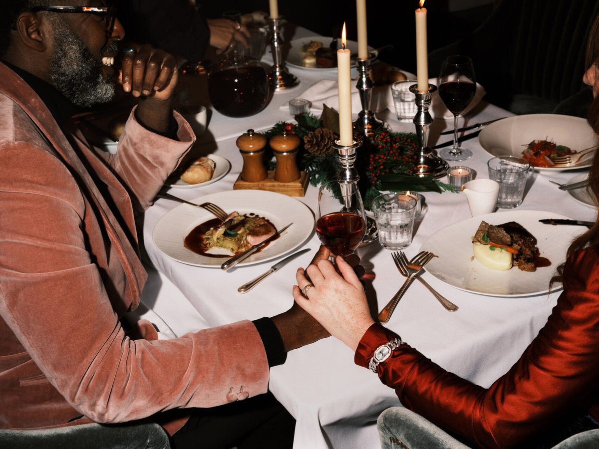 FSBaltimore's tweet image. Gather around the table for a new season of dining, coming soon to Winter Village at #FSBaltimore. Experience cozy comforts on the harbor and an exclusive culinary experience under the stars—stay tuned. 
 
Reservations now available via OpenTable: bit.ly/3VV1mPq