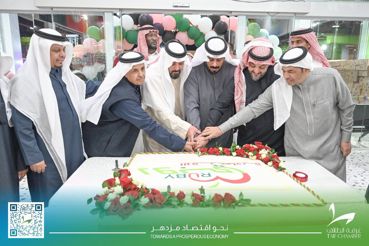 taifcci's tweet photo. رئيس #غرفة_الطائف غازي القثامي خلال افتتاحه احدى محلات القطاع التجاري بالطائف، والذي يأتي دعماً للمشاريع الجديدة والناشئة، ولكافة الاستثمارات بالطائف . https://t.co/3zuqQb8Ncq