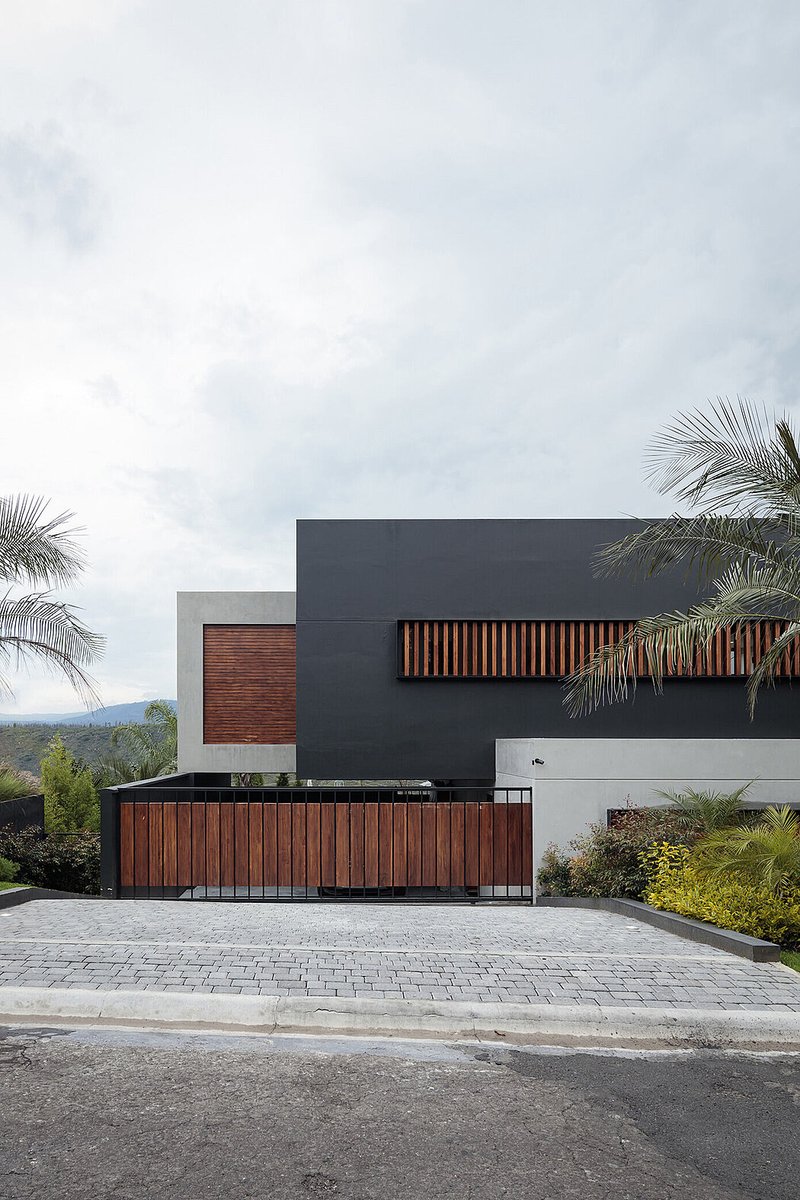 HomeAdore's tweet photo. Alambique House by Najas Arquitectos 

https://t.co/4qKLI36kMe https://t.co/oB1bsbqVYd