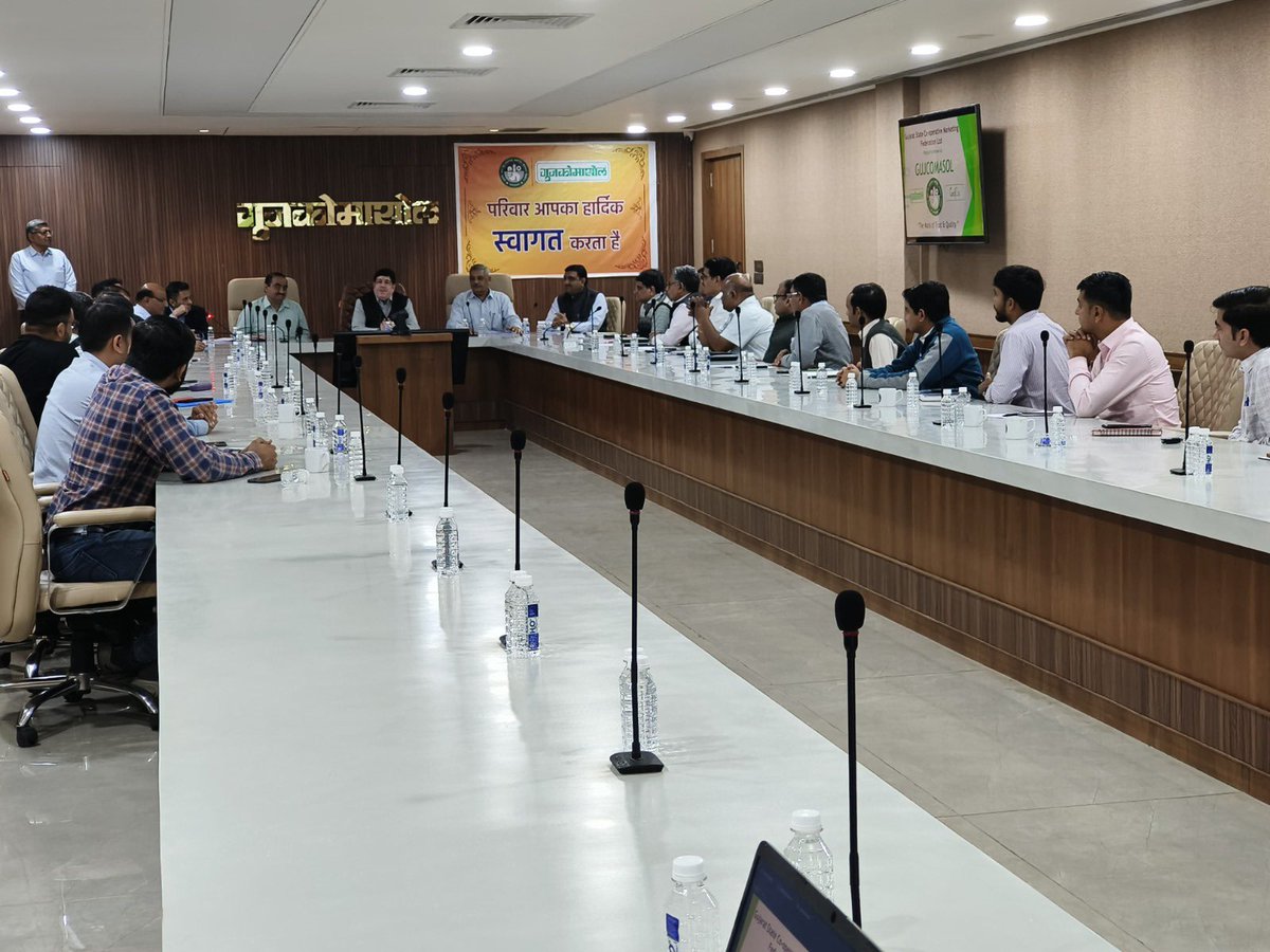 गुजकोमासोल मुख्यालय, गांधीनगर में उर्वरक समीक्षा बैठक में GNFC के स्टेट मार्केटिंग मैनेजर भानुभाई पटेल को सेवानिवृत होने पर उनको स्वास्थ्यप्रद सुखद सेवानिवृत जीवन की शुभकामनाए दी. और नव नियुक्त स्टेट मार्केटिंग मैनेजर सुनिलभाई लाठीगरा का अभिवादन किया.