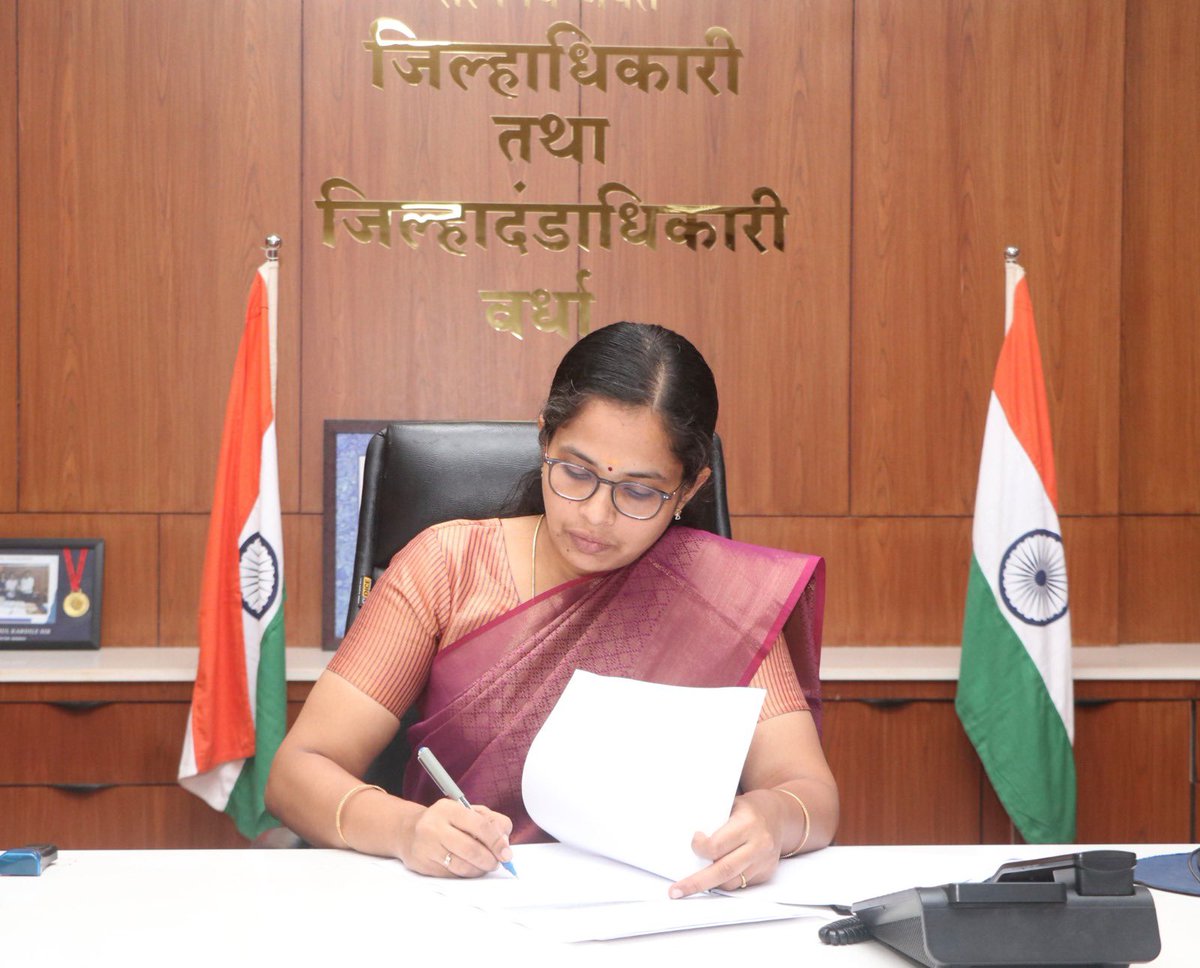 LokmatTimes_ngp's tweet photo. #NewsUpdates | C Vanmathi, previously Joint Commissioner of State Taxes, took charge as Wardha’s new district collector, replacing Rahul Kardile, who was transferred to Nashik as municipal commissioner.
#CVanmathi #Jointcommissioner #Statetax #Wardha #Rahulkardile #Nashik https://t.co/yJQrOMsKJp
