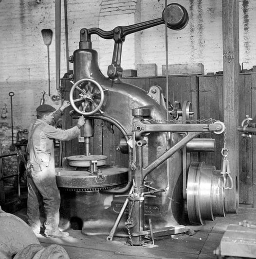 cnc_experts's tweet image. Old machine shop with a nice classic organized tool wall.
Are your tools this organized?
copyright, credit to: grundy machinist