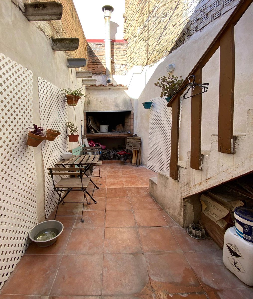 FincasEbro's tweet photo. 🏡 ¡Tu hogar ideal te espera! 🌟 Casa de planta baja de 88 m², accesible y renovada, con suelos y ventanas nuevas. Disfruta de 2 dormitorios, cocina americana, terraza con barbacoa y altillo extra de 10 m². ¡Comodidad y encanto en un solo lugar!

📞 Ref. 2638
#ruralesvida https://t.co/7Rbw9mWtx2