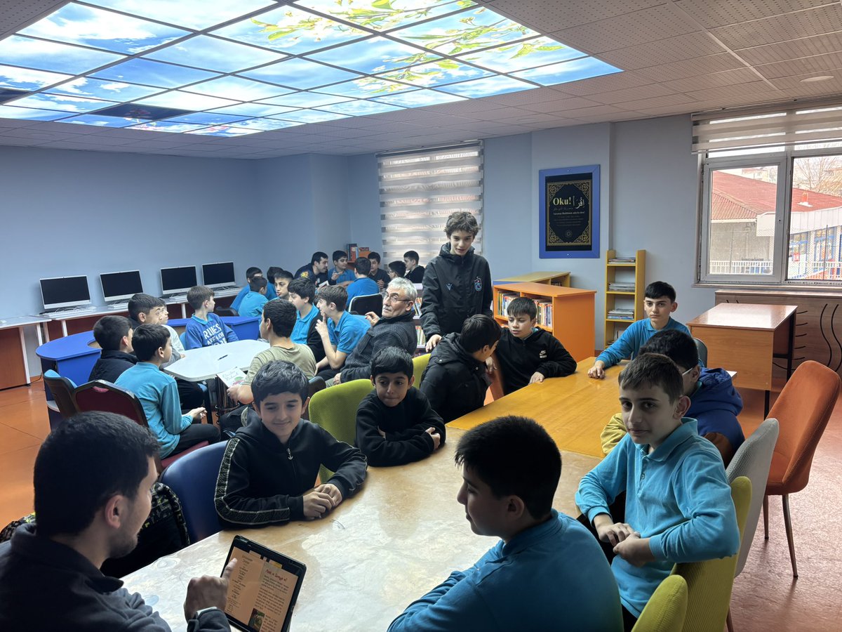 Bu hafta merkezimiz bünyesinde 
Kitap kritiklerimiz Darıca Tevfik İleri İmam Hatip Orta Okulu gençlerimizin katılımıyla devam ediyor.
#KOH
#GSBGM