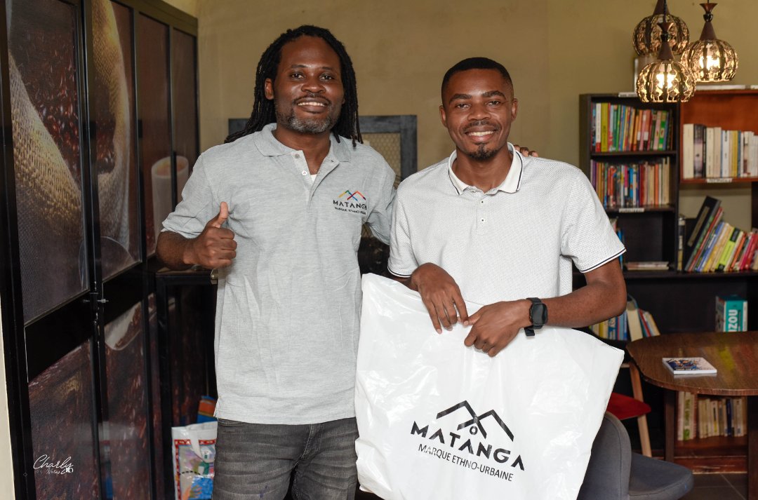 TontineLitt's tweet photo. #JeudiConfession

Fortes pensées pour tous les partenaires #MadeInCameroon qui ont soutenu la #TontineLittéraire cette année. Puissiez-vous franchir un nouveau cap en 2025. 

Mille mercis à 
@Matangashoes @CreaDeeyanah @NALImilkDla @TropicalJuice17 @CroquettePlan https://t.co/unBsR8dKlQ