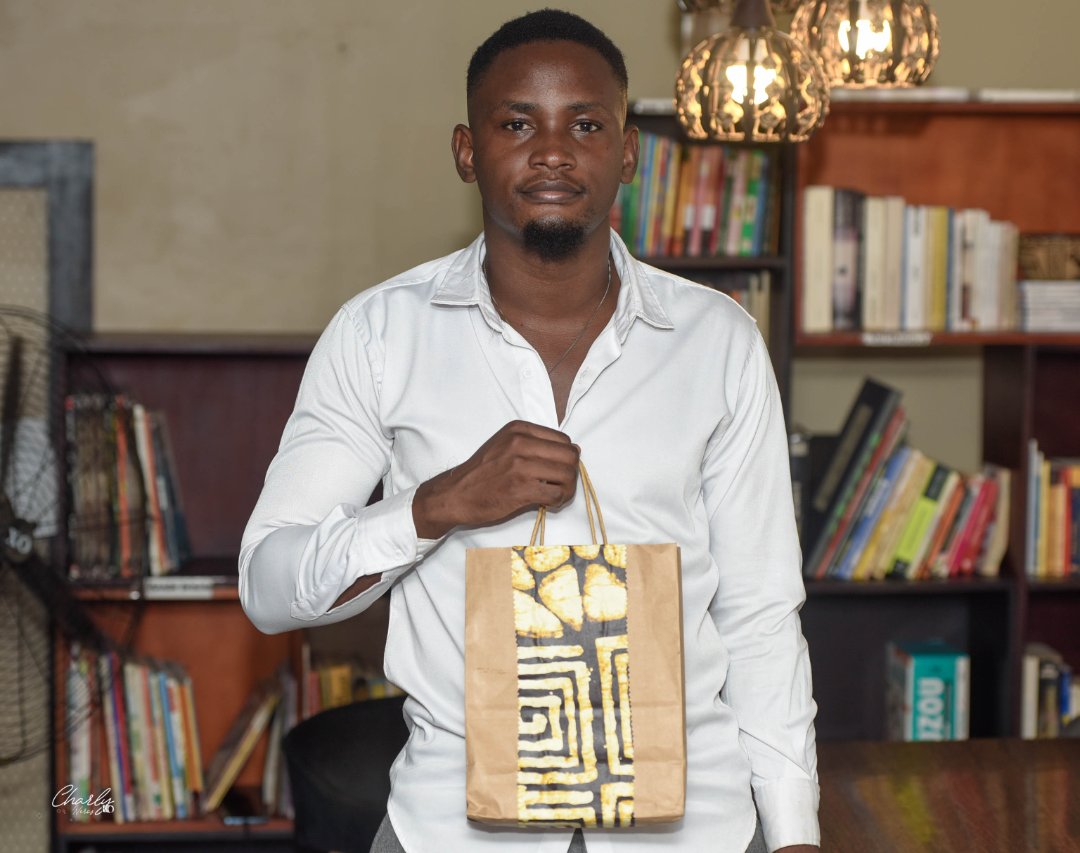 TontineLitt's tweet photo. #JeudiConfession

Fortes pensées pour tous les partenaires #MadeInCameroon qui ont soutenu la #TontineLittéraire cette année. Puissiez-vous franchir un nouveau cap en 2025. 

Mille mercis à 
@Matangashoes @CreaDeeyanah @NALImilkDla @TropicalJuice17 @CroquettePlan https://t.co/unBsR8dKlQ