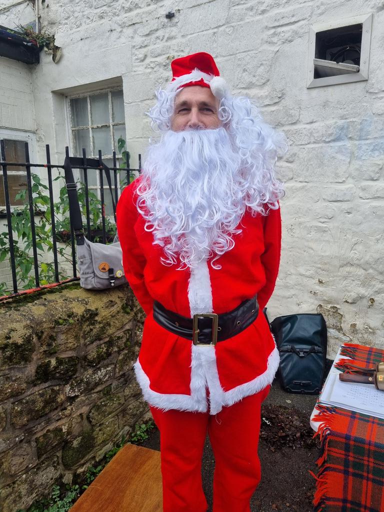 In comes I, Old Father Christmas! 🎅

Join us for some Boxing Day Mummers from 12:15 at the Six Bells in Quarry and <a href="/TheMasonsArmsHQ/">The Masons Arms</a> at 1:45