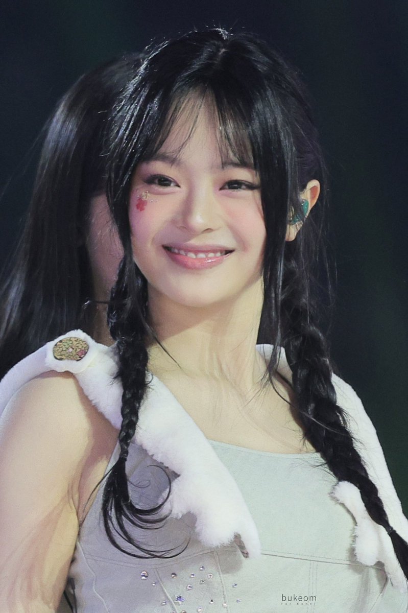 bukeom's tweet image. 241225 SBS

#NewJeans #뉴진스 #하니 #HANNI   #ハニ