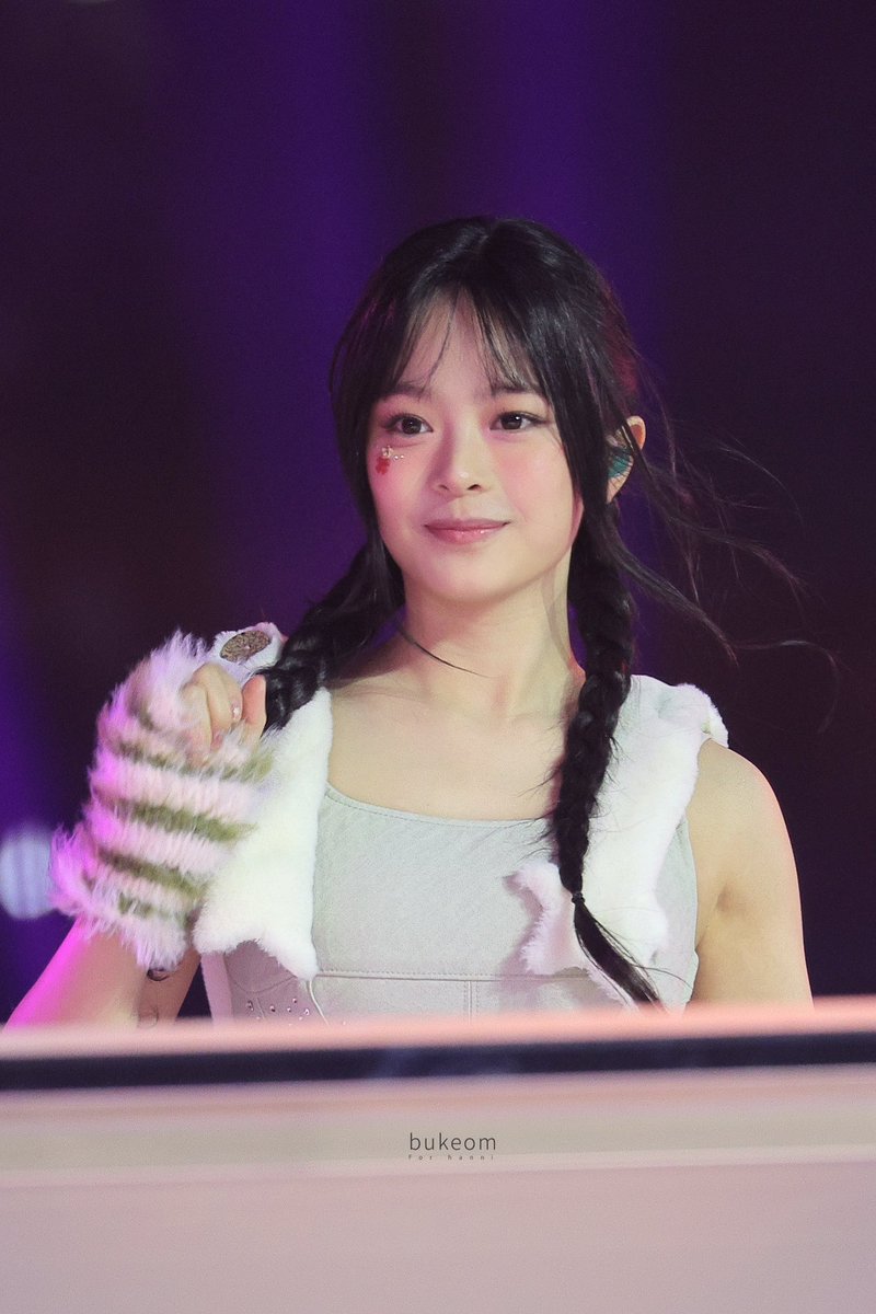 bukeom's tweet image. 241225 SBS

#NewJeans #뉴진스 #하니 #HANNI   #ハニ