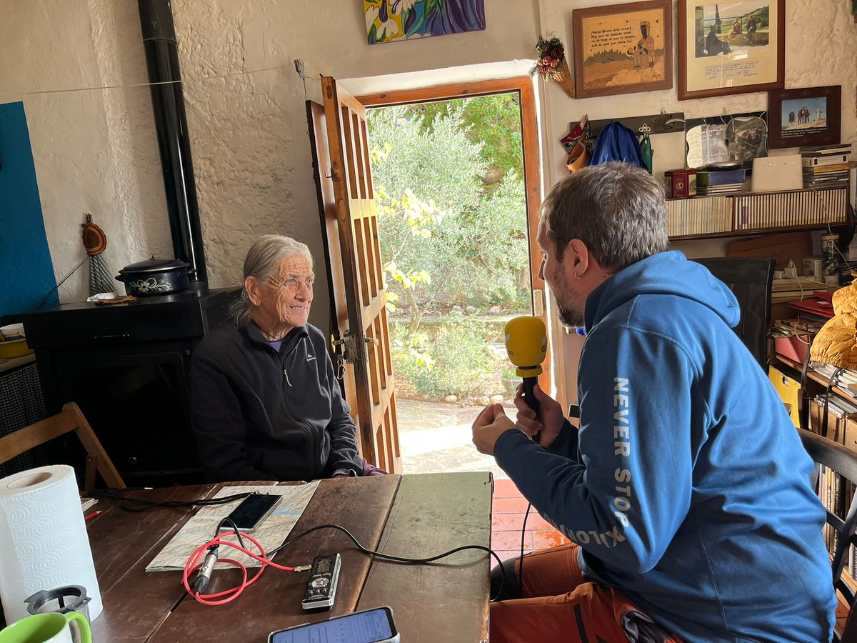 joanicxenx's tweet image. A les 16, per digerir els canalons, podeu sintonitzar a @CatalunyaRadio un especial d'1h  del "No cal anar a Suïssa" sobre el Montsant. L'equip de sempre, amb en @Gelopezfageda al capdavant, us porta la muntanya a casa a través de la ràdio! Rutes, info i... la gran Montserrat!