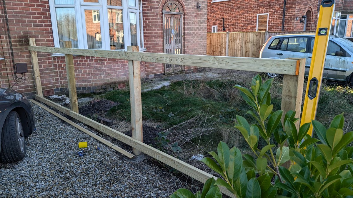 SelectPropYork's tweet photo. Strong winds caused damage all over York recently. Fences making up a large number of casualties.

Select Builders complete a needed fence repair on a rental property in Huntington York.

Need a new fence, call Select on - 07710455824 https://t.co/wpgti22xk2