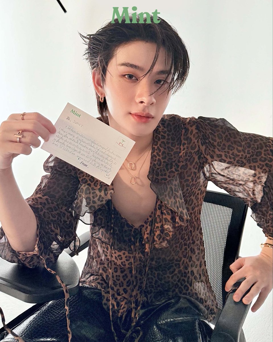 madeachaya's tweet photo. ควีน https://t.co/bYm3EHReAD