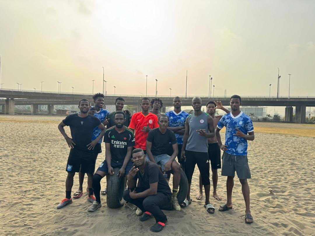 PrimalSporting's tweet photo. All set for @LagosLiga semi-finals
Final training session🦾

#Gogorillas 🦍 https://t.co/SoDhySwI4Z