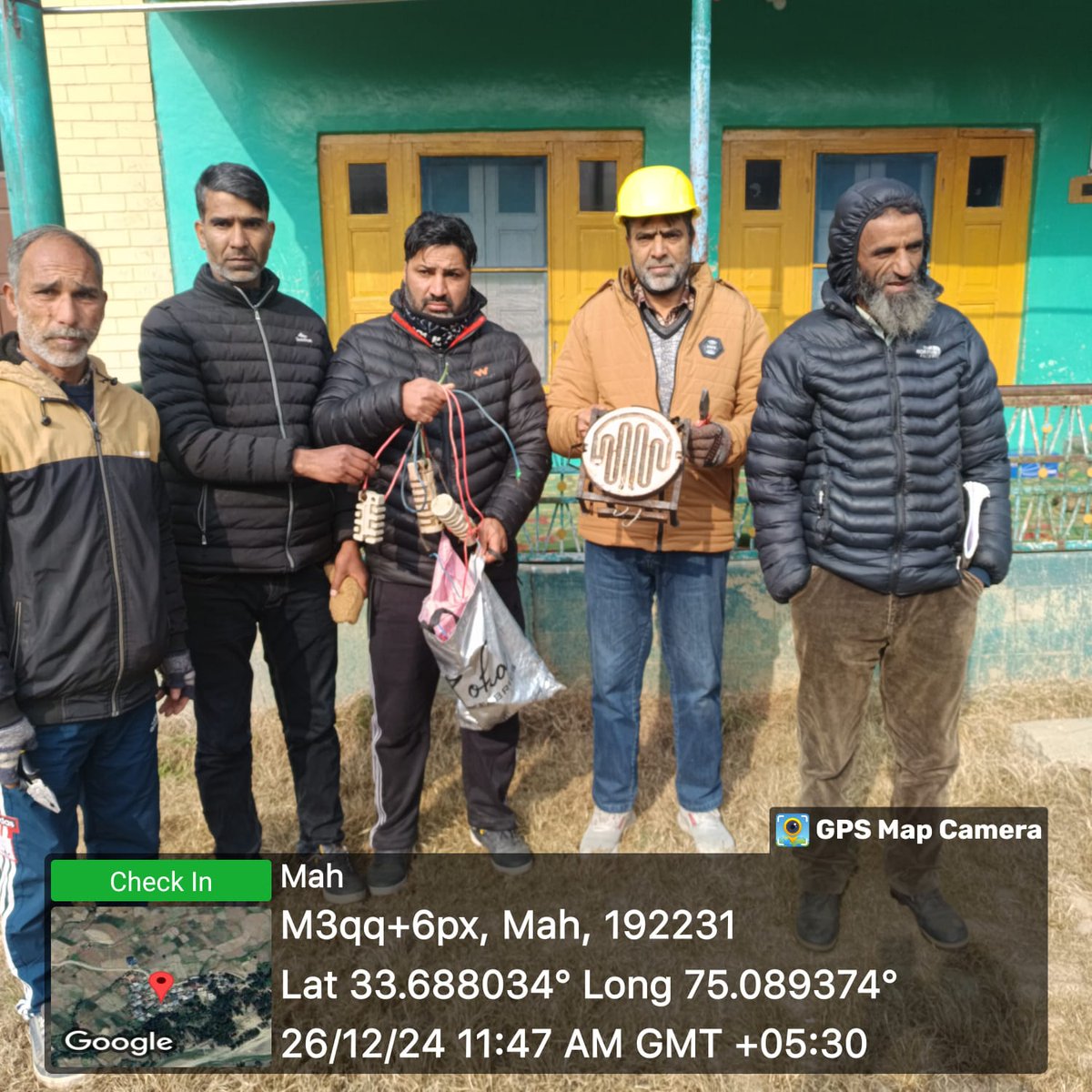 PddSubdivkulgam's tweet photo. Today Team KPDCL conducted inspections in Bhan and Matalhama to curb power pilferage and remove crude gadgets. These measures aim to prevent damage to distribution transformers and ensure reliable power supply. @cekpdcl @DcKulgam @kpdclofficial @DioKulgam @ed_kulgam https://t.co/O769vT5QGZ