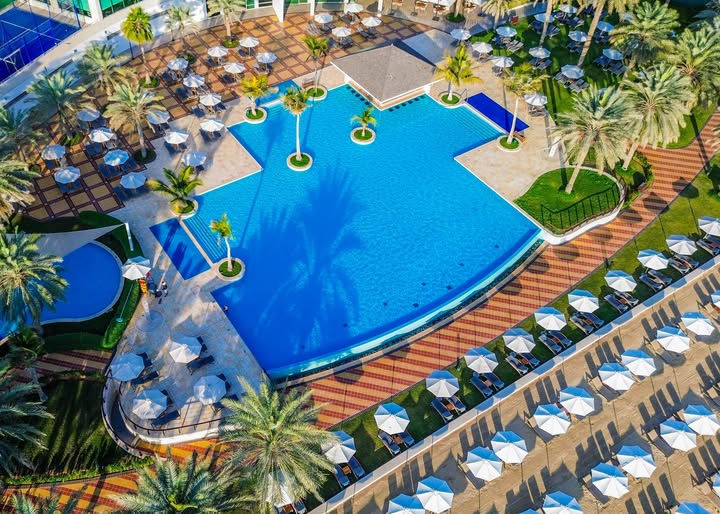 Make your next getaway unforgettable at #BeachRotana. Enjoy sunny days and beachside relaxation. 🌴
**
Book your getaway now! Link in bio.
#Beach #PoolDay #BeachVacation #inAbuDhabi