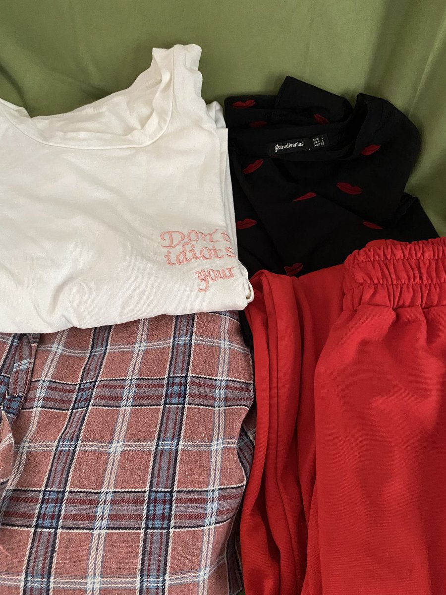 beebinabina's tweet photo. haii aku mau jual preloved bajuku ada yg baru juga, ada brand dan no brand juga. bisa shopee kakak jgn khawatir 🙏🏻🎉

ada yg mau liat ga? https://t.co/ABvuR2w92q