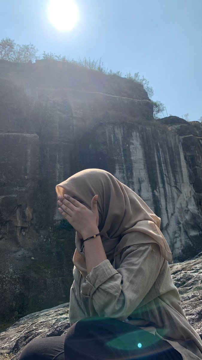 naheezza's tweet photo. Hijab Paris Jadul Azara
📎 Ukuran 110 x 110 cm
🔥 Ready stock banyakk
💰 18k aja / pcs
🎨 Pilihan warna udh tertera yaa di foto
📩 Order? Klink link di bio ku yaa bisa via shopee / wa
🧕 Contoh pemakaian ada di foto ke 4
#zonauang #hijabparis #parisjadul #hijabparisazara https://t.co/pMXyyw5ez6
