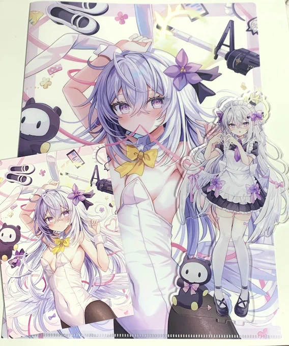 クリアファイルちょっと青みある感じになってしまったんですが作ってみました…! コミケ頒布物、ファイルとポスカ+間に合えばコピ本にしたい予定です…!