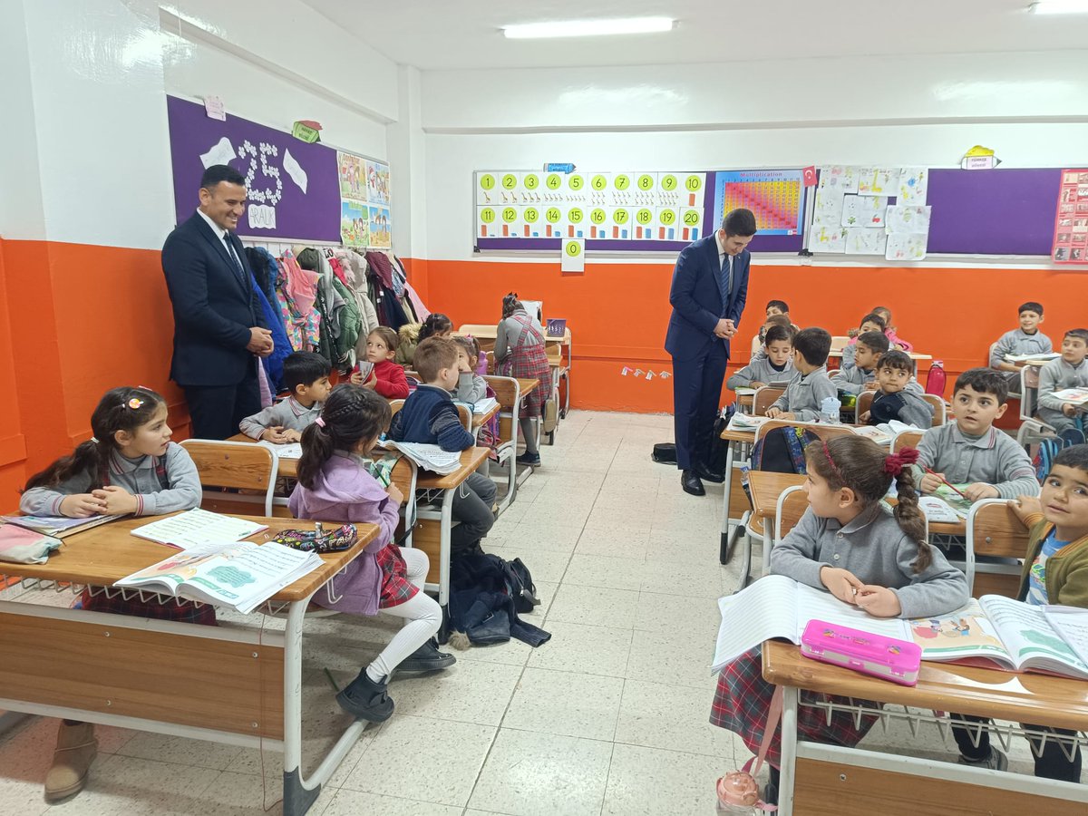 Oguzeli_mem's tweet photo. Kaymakamımız Sayın Mikail ERSÖZ, İlçe Milli Eğitim Müdürümüz Mustafa BOZGEYİK ve Kurum Amirleri ile birlikte Şehit Mehmet Aksan İlkokulunu ziyaret ederek öğrenci ve öğretmenlerimizle bir araya geldiler.

@Gaziantep_MEM 
@erdalkilinc27 
@oguzelikymk27 
@MustafaBozgyk27 https://t.co/YoG0gtTtsb
