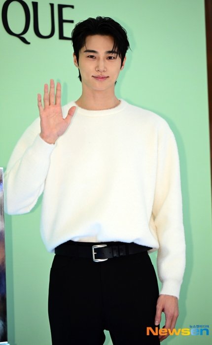tiffannyPark's tweet photo. Actor Byeon Wooseok gave a generous gift to his agency family and staff for the end of the year.

WE STAN THE RIGHT MAN! 🥹
🔗https://t.co/xzrv12fs3P

#변우석 #ByeonWooSeok #Wooseok https://t.co/jZk8jauV1j