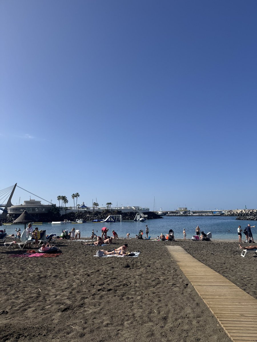 GerardLawlor5's tweet photo. Come on the reds from Costa adeje 🔴⚪️🙌🏻 https://t.co/Oo4WiDxh59