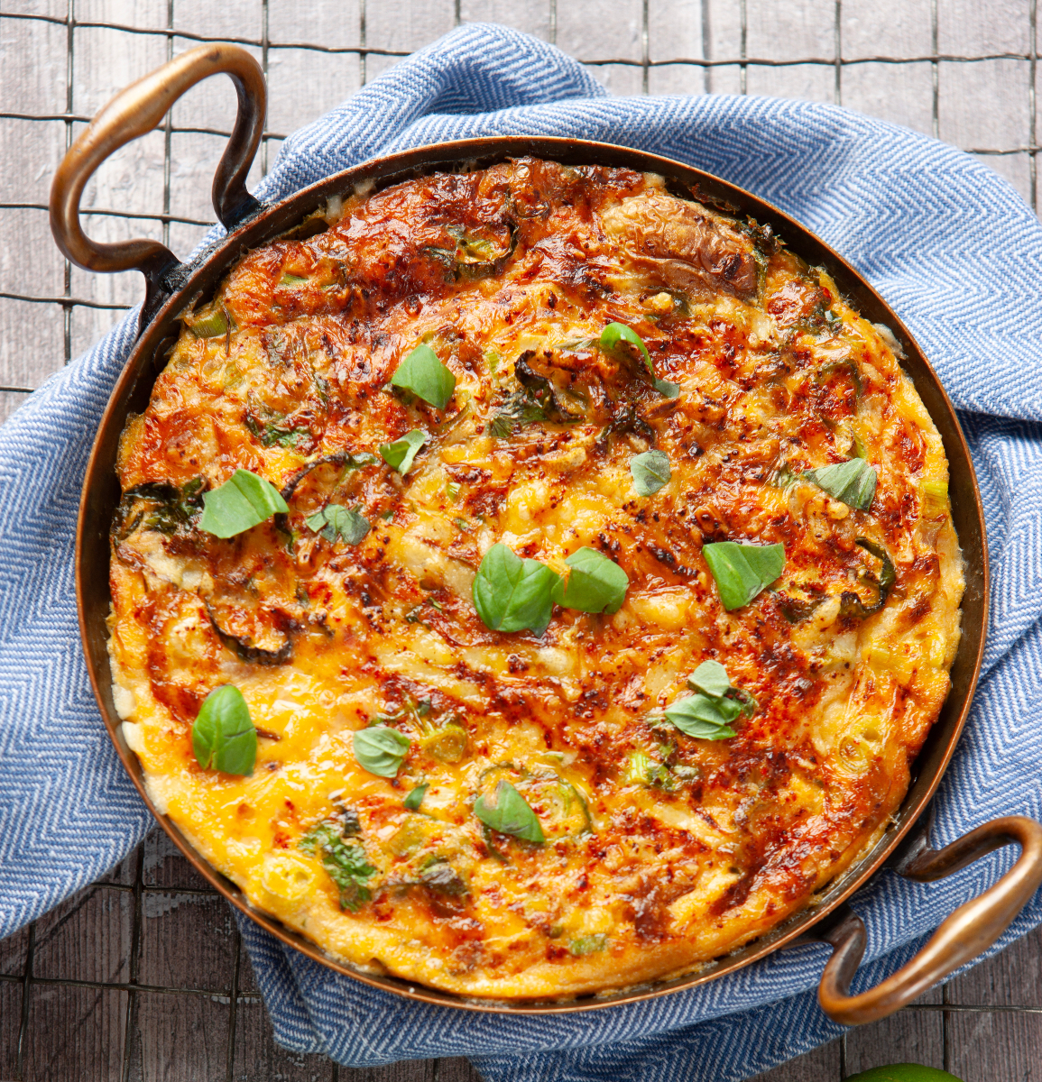 This air fryer frittata is perfect for using up all those leftovers (and testing out your new air fryer too!)

fairburnseggs.co.uk/our-recipes/lu…
